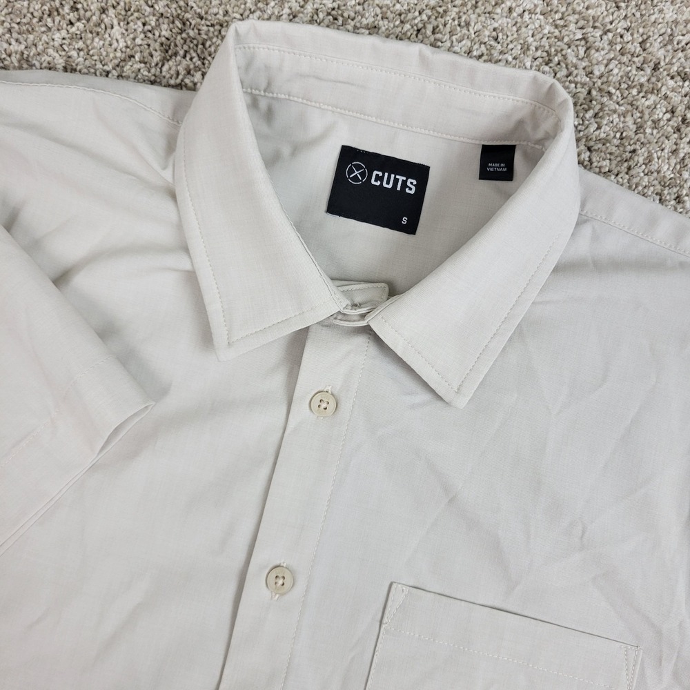 CUTS Mens Small Solid Tan Performance Stretch Button Up Short Sleeve